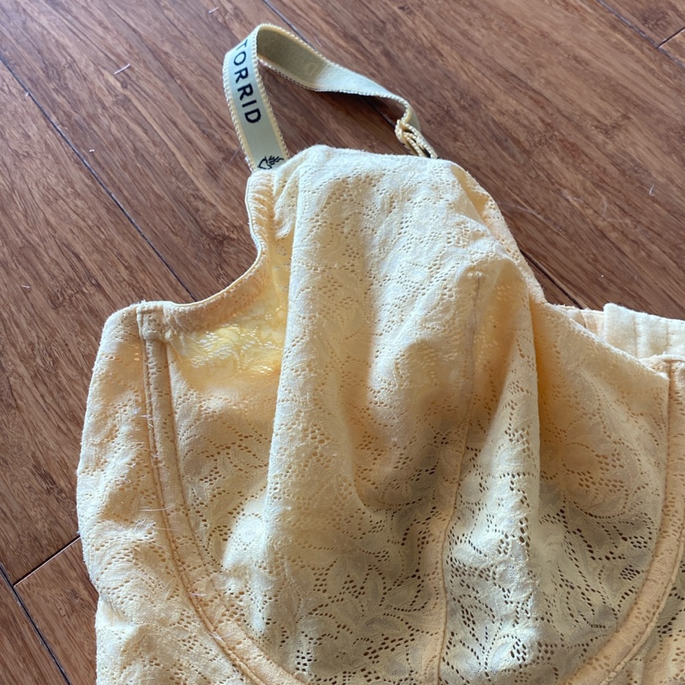 Torrid curve 48DD butter, yellow bra
